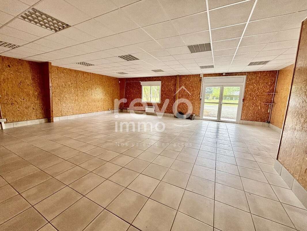 Commerce à LA BREILLE-LES-PINS