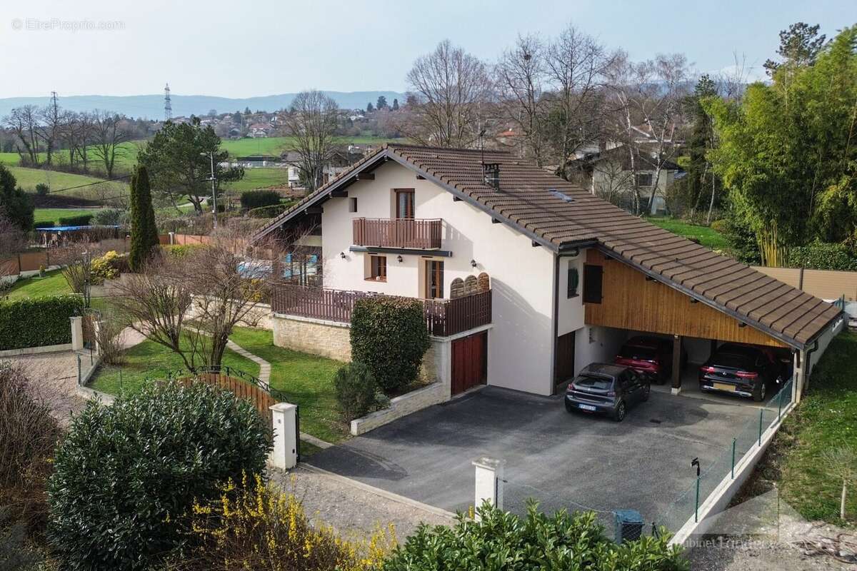 Maison à CHALLEX