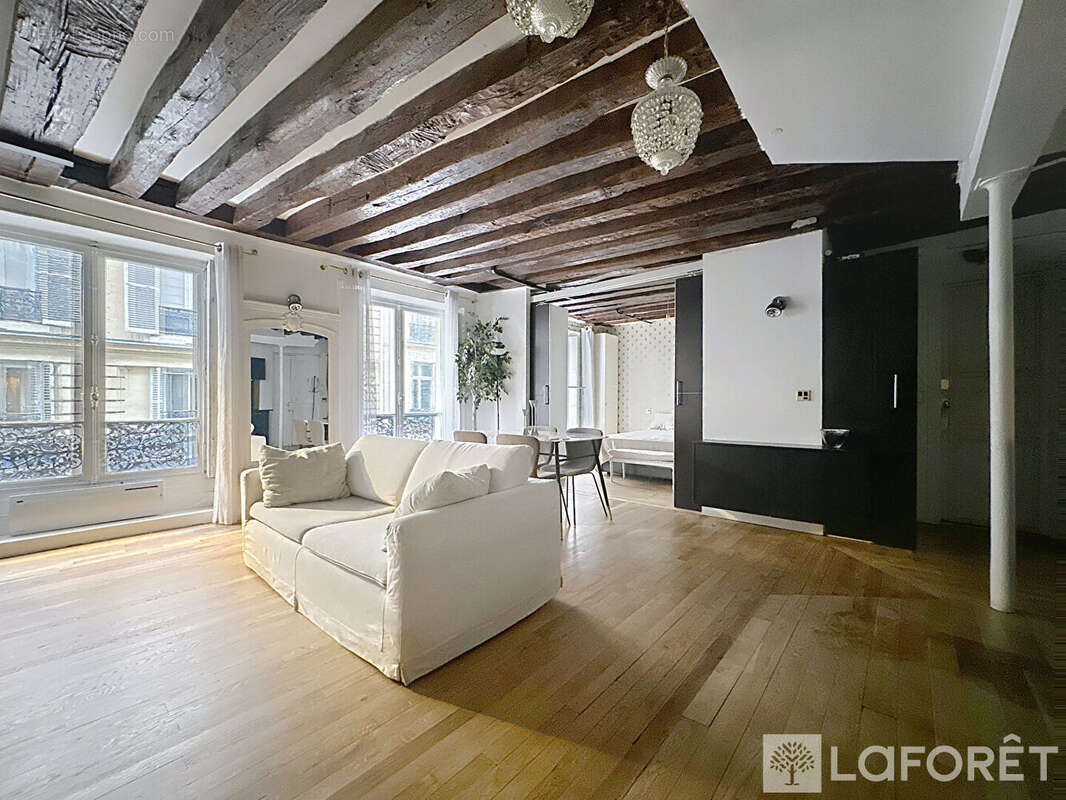 Appartement à PARIS-1E