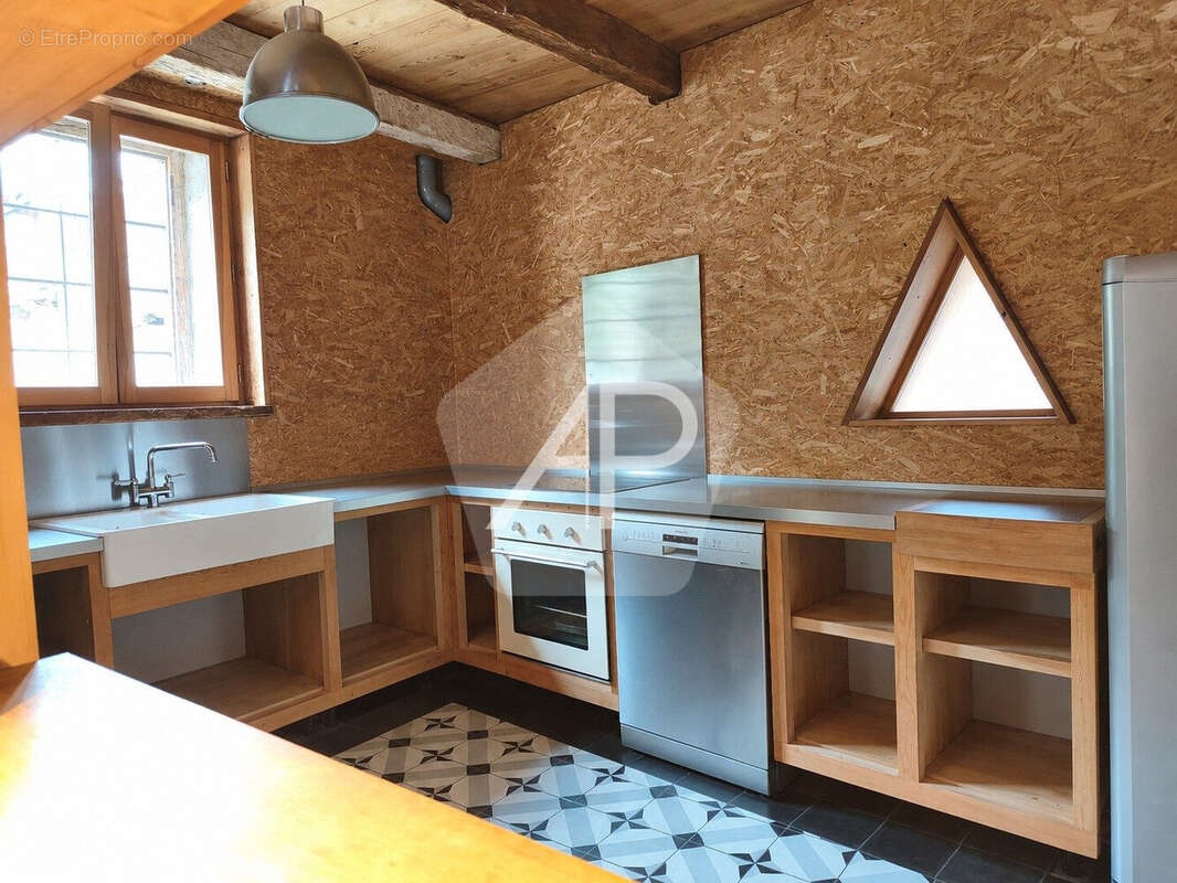 Maison 194 m² à Puy-Saint-Pierre  - photo 6