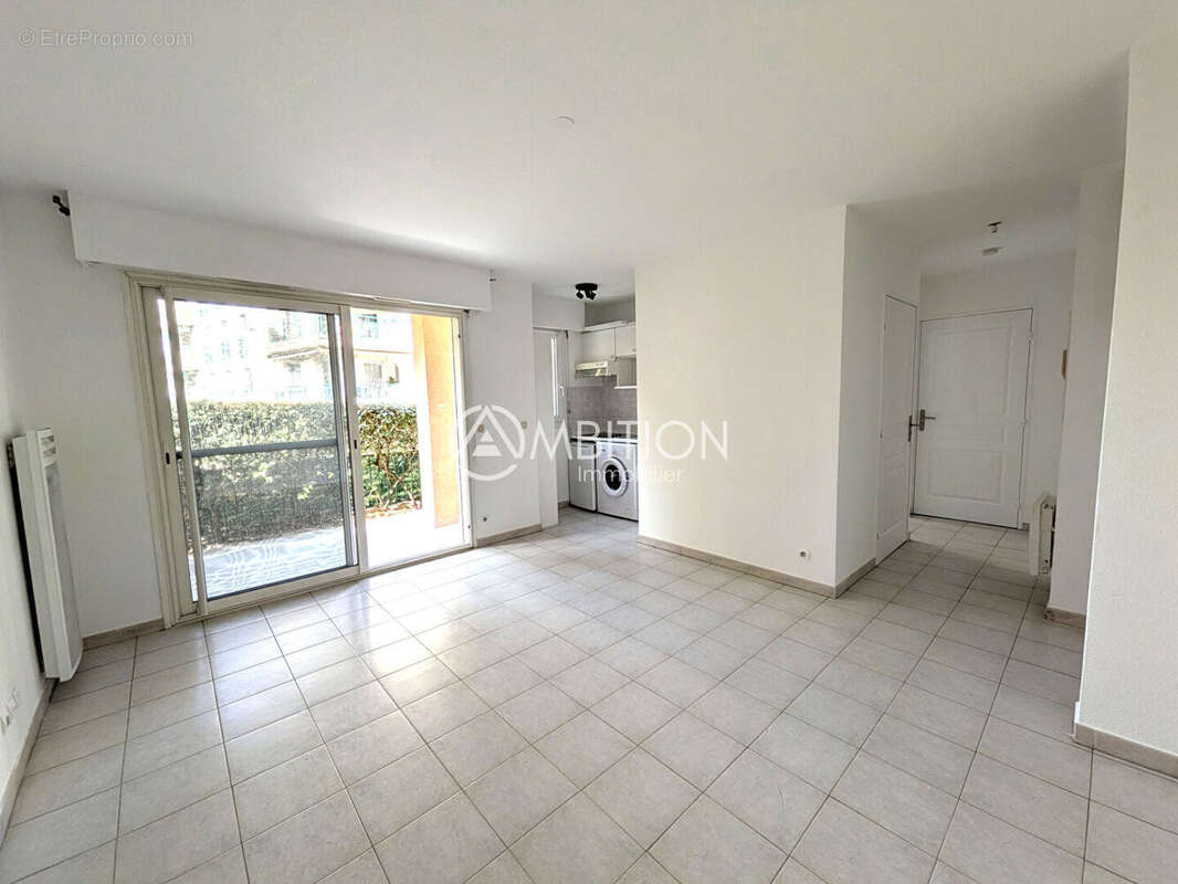 Exclusivité AMBITION IMMOBILIER : Charmant appartement 2 pièces en rez-de-chaussée à Fréjus, bord de mer - photo 3