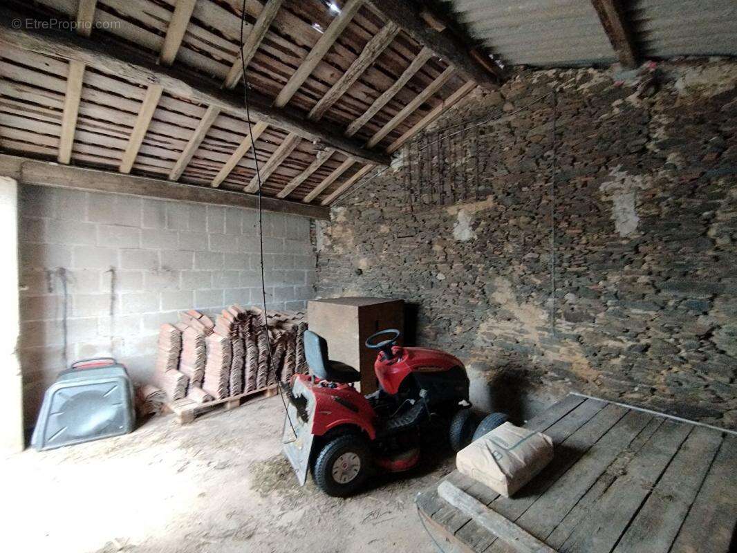 Maison à MONTREVAULT