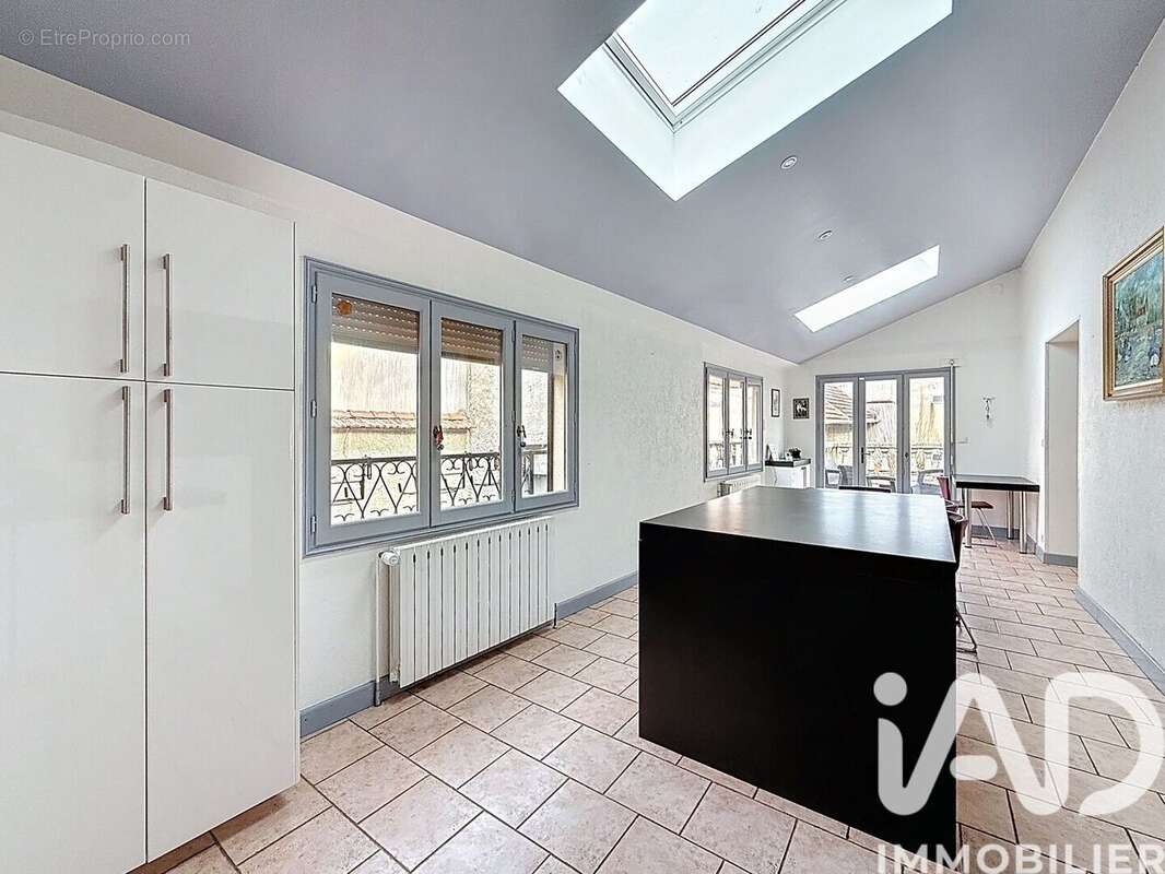 Maison 215 m² à Villers-Marmery  - photo 7