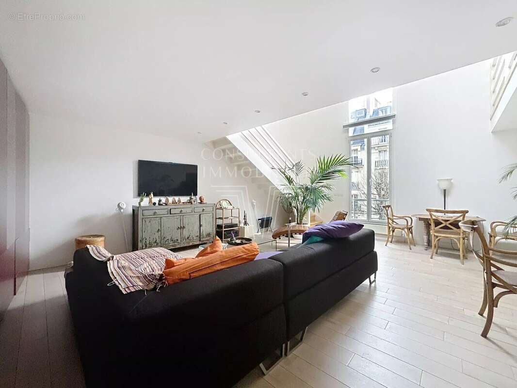 Appartement à PARIS-16E