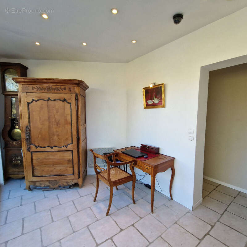 Golfe de St-Tropez villa récente 205 m2 8 pièces, 5 chambres dont 3 de plain-pied... - photo 12