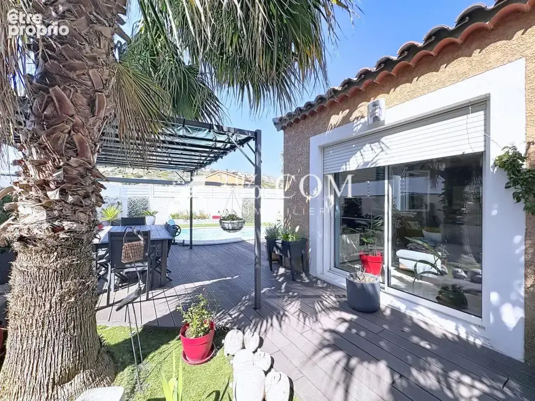 Maison de plain-pied avec piscine, jardin et vue dégagée sur - photo 14