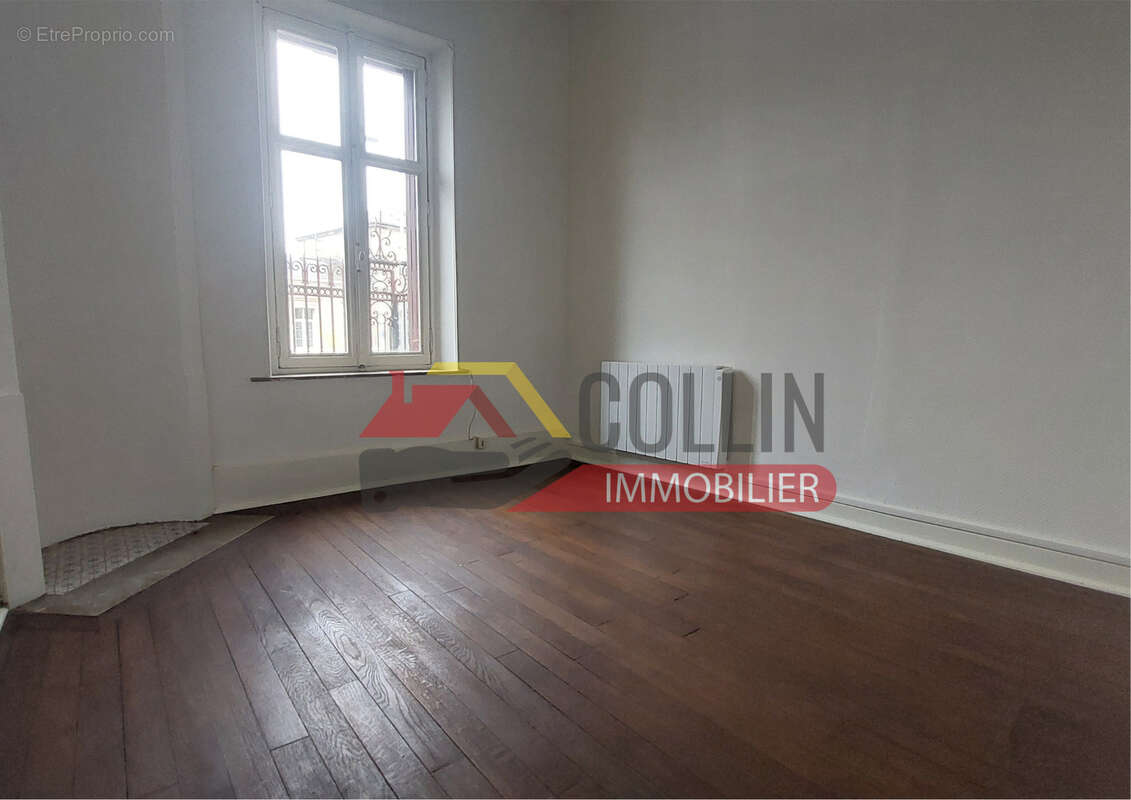 Appartement F1 dans petite copropriété Cuisine équipée, 1 pièce, salle d'eau wc, cave - photo 2