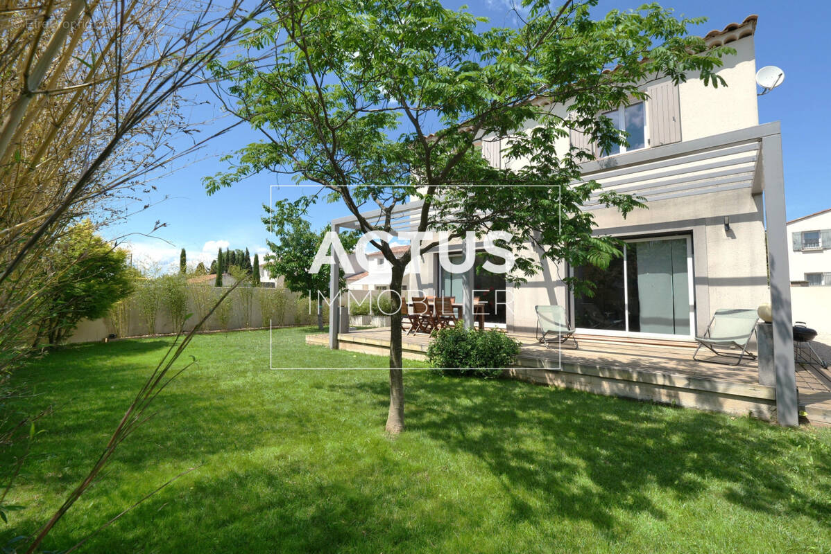 Maison à FONTVIEILLE