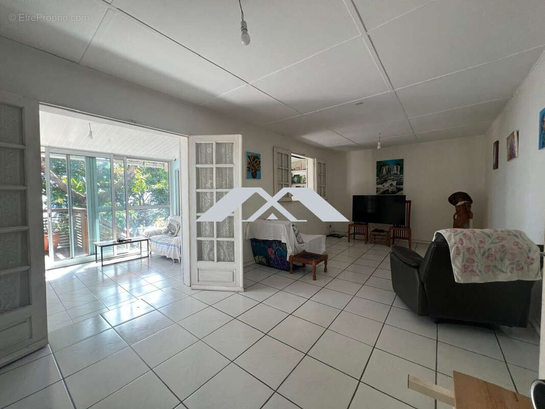 Maison 200 m² à Saint-Paul  - photo 4