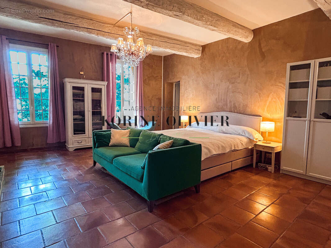 Aix-en-Provence : Maison de Maitre mitoyenne de 185 m2 avec piscine sur Parc d’environ 4200 m2. - photo 31