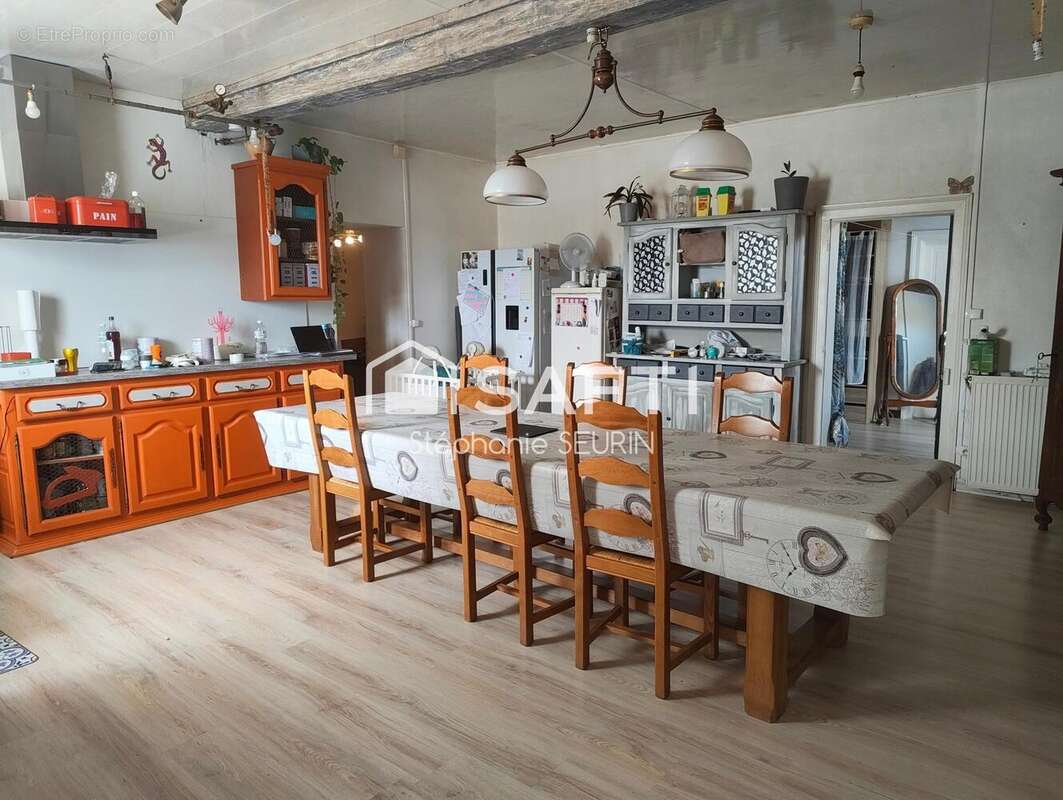 Maison 140 m² à Saint-Palais-De-Negrignac  - photo 3