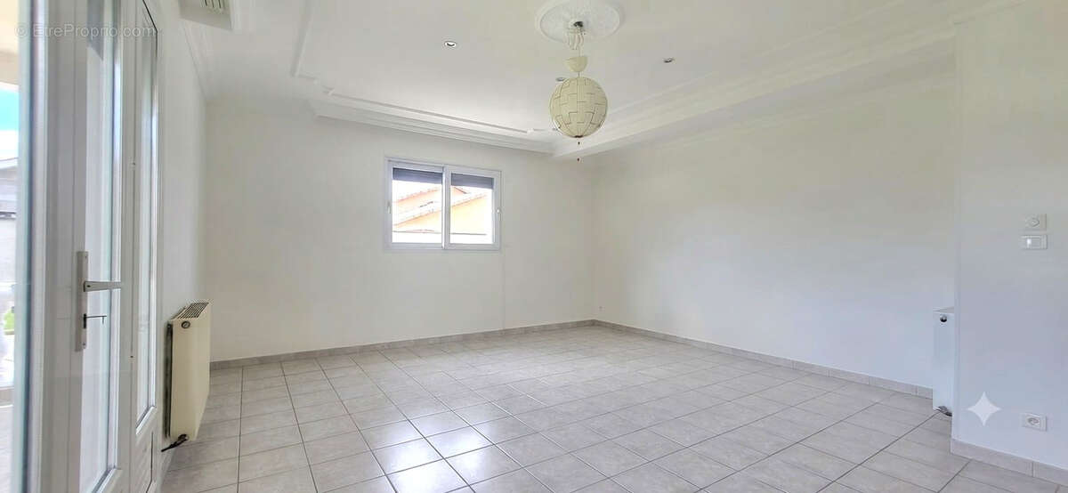 Maison Salaise Sur Sanne 9 pièces 200 m2 - photo 6