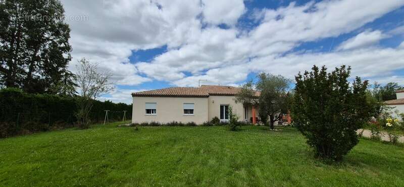 Maison à vendre 6 pièces SAINTE LIVRADE SUR LOT (47)Sainte-Livrade-sur-Lot – Belle propriété familiale sur 3 000 m² de terrain a - photo 2