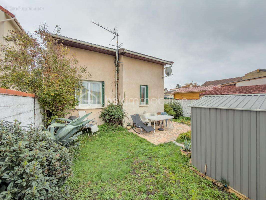 Villeneuve-Saint-Georges - Maison familiale avec Studio indépendant et Jardin ! - photo 14