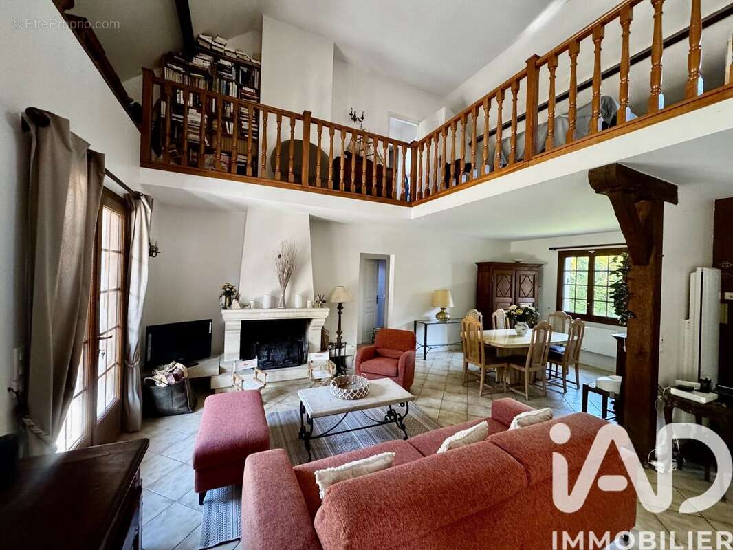 Maison 148 m² à Crecy-La-Chapelle  - photo 3
