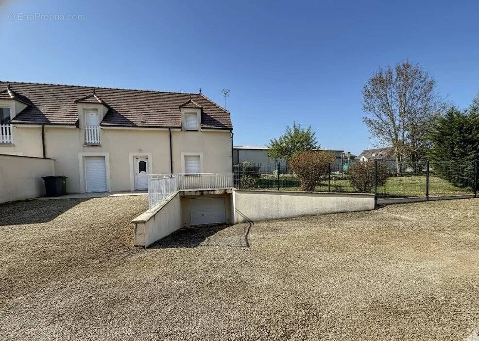 Maison à SAINT-LEGER-PRES-TROYES