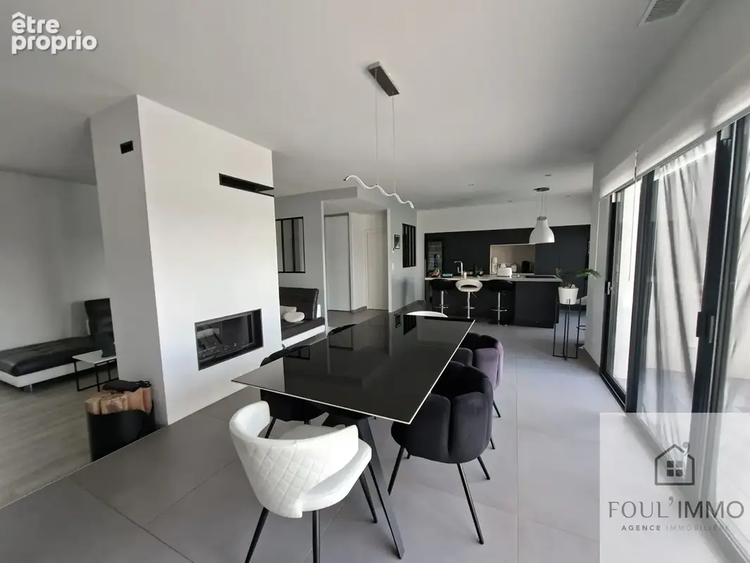 AGEN : Villa 195 m2 contemporaine avec vue dominante, piscine, espaces extérieurs aménagés - photo 5