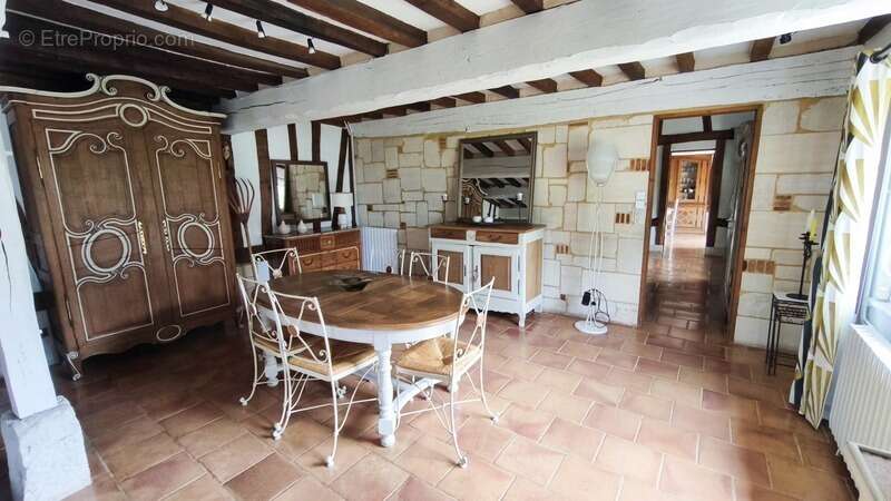 A 20 KMS de Fécamp. Ensemble immobilier comprenant 2 habitations (303 m²);1 piscine; triple garage; Terrain 5215 m² - photo 7