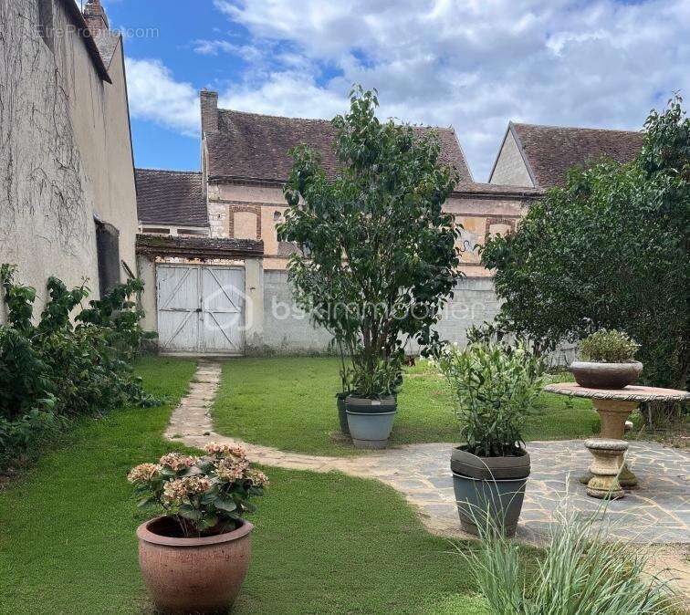 Maison à VILLENEUVE-L'ARCHEVEQUE