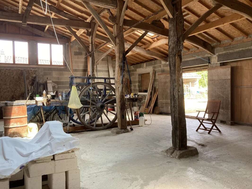Maison de village en pierre en bon état - photo 9