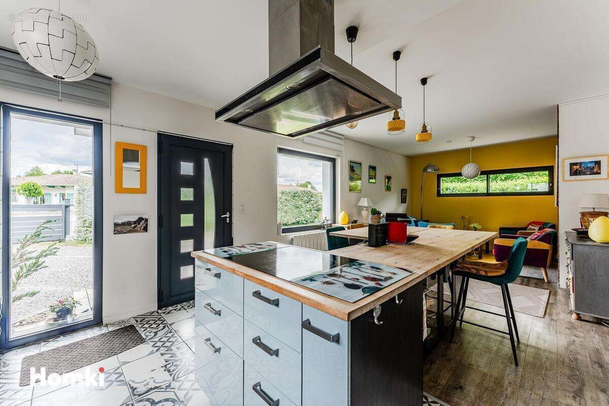 Maison à PARENTIS-EN-BORN