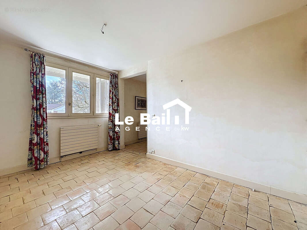 Maison 210 m² à Voisins-Le-Bretonneux  - photo 5