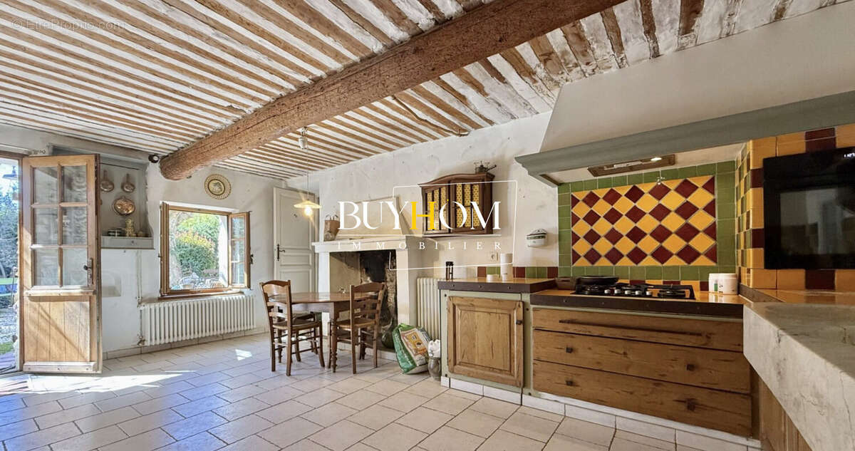 Maison à L'ISLE-SUR-LA-SORGUE