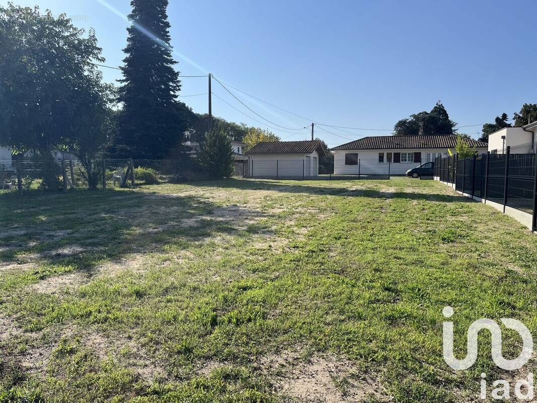 Photo 1 - Terrain à CADAUJAC