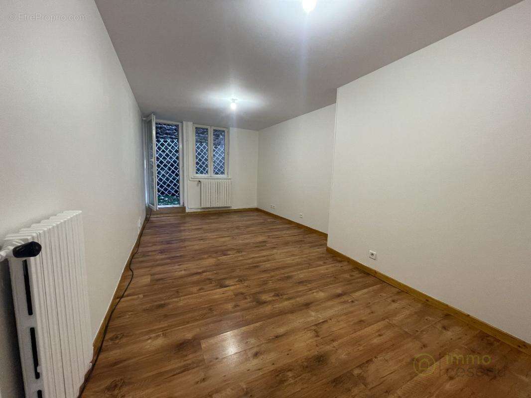 Maison à MOZAC