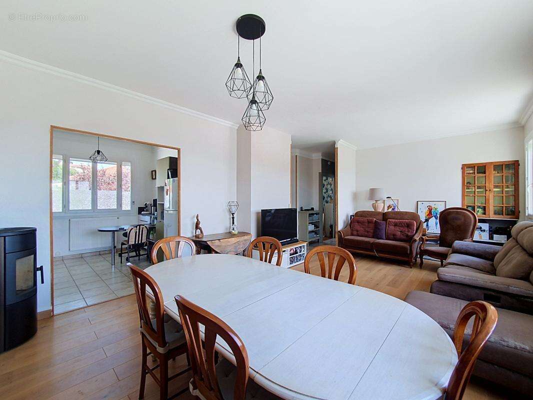 Maison - Mitoyenne - 3 Chambres - Buanderie - Abri de jardin - Jardin - Garage - Proche toutes commodités - photo 10
