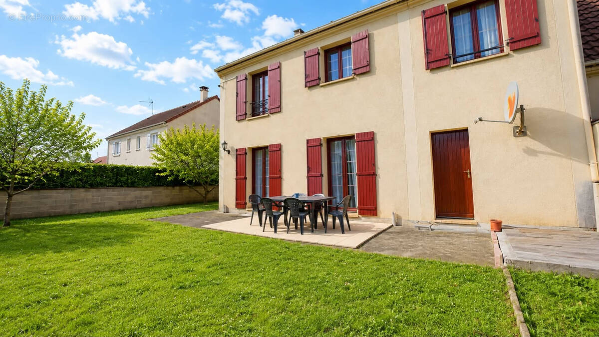 Maison à ISSOU