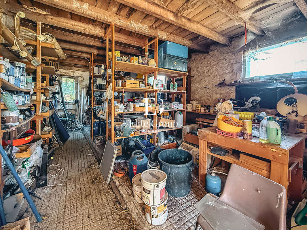 A vendre - grange a renover - genac-bignac - 300m2 - photo 13