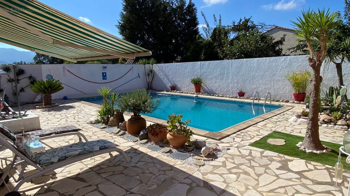 Villa F6 (168m2) + Piscine (5x10) + Garage + Appt F3 - photo 3