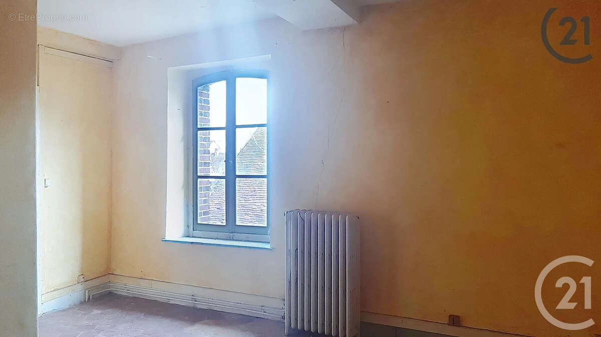 Maison à LA FERTE-LOUPIERE