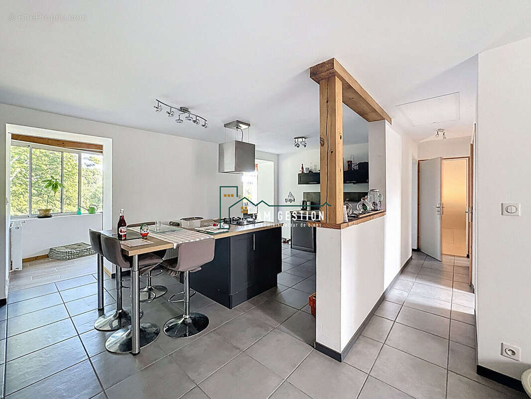 Maison à COMPREIGNAC