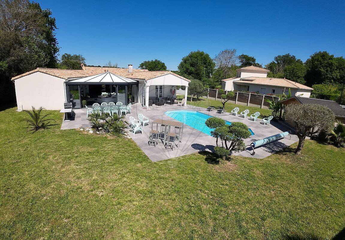 Maison à LES MATHES