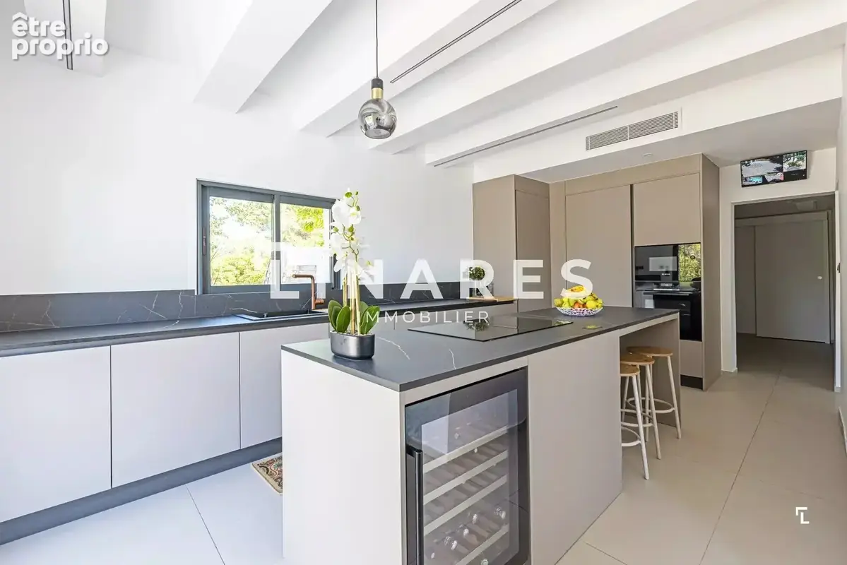 L'ICONIQUE - Villa T6 de 343m² - Dépendance - Piscine - Court de tennis - Terrain de 8000m² - 13420 GEMENOS - photo 3