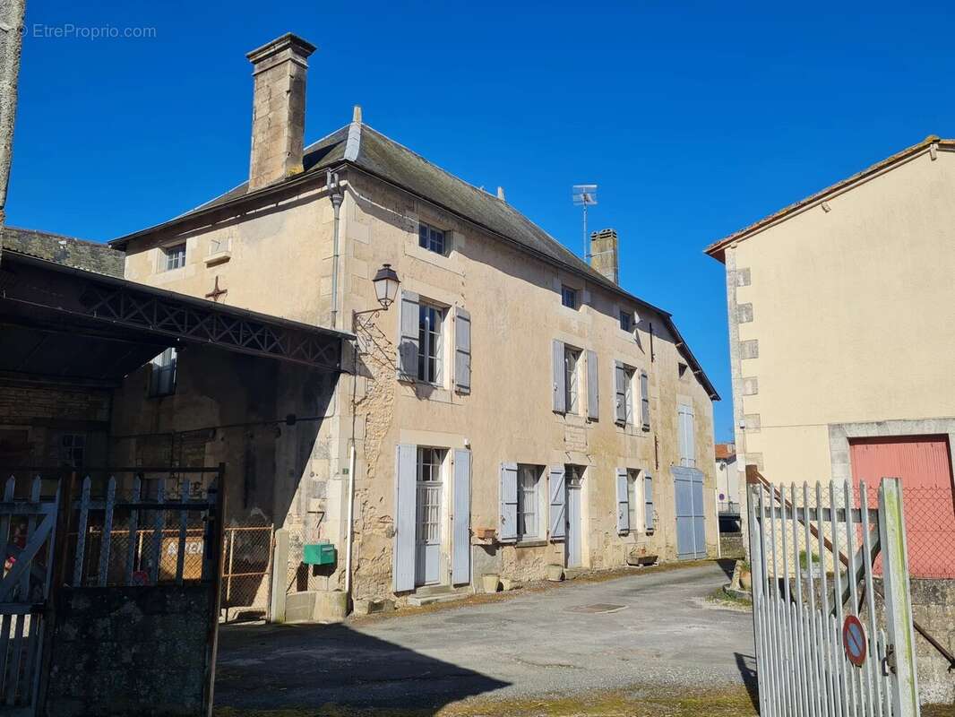 Maison à VERTEUIL-SUR-CHARENTE