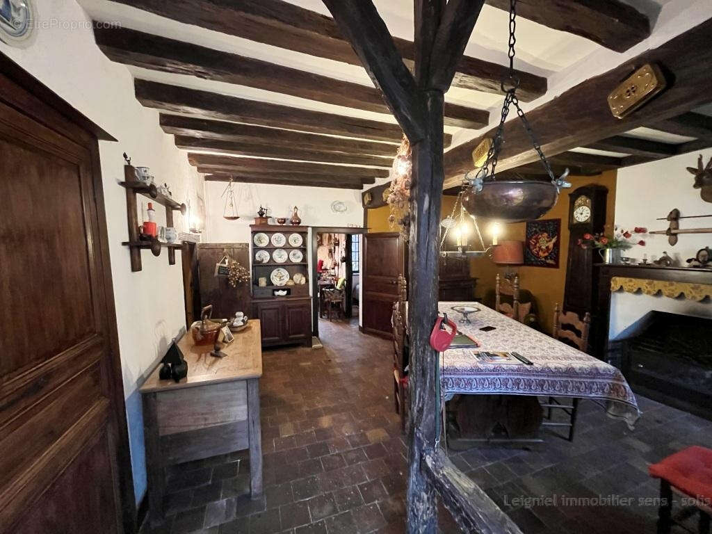 Charmante maison de campagne authentique sur son jardin de 1200 m2 et sa petite prairie - photo 5
