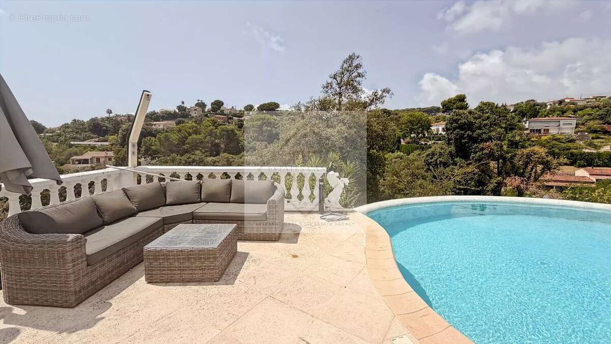 À vendre – villa de charme vue mer à antibes, calme absolu - photo 2