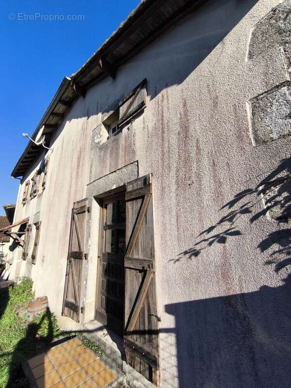 Maison à MONTROL-SENARD