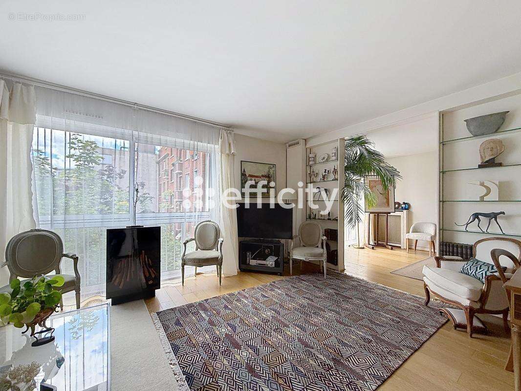 Appartement à NEUILLY-SUR-SEINE