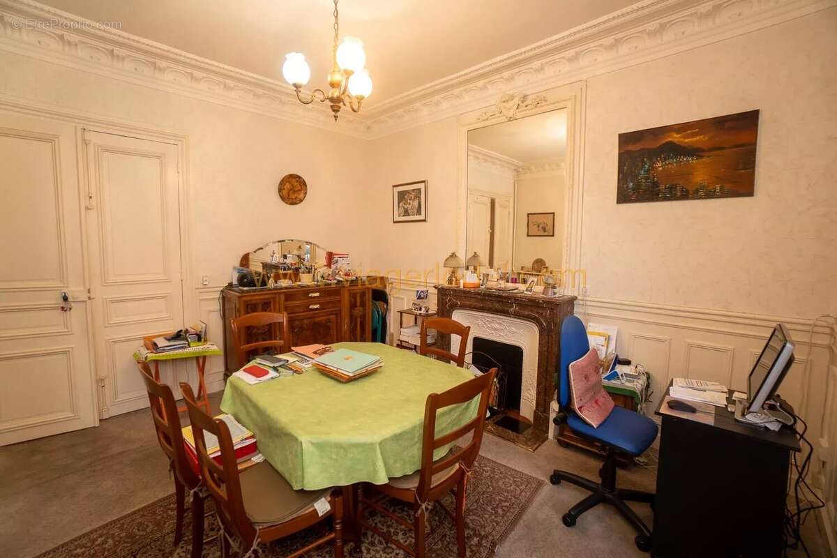 Appartement à NEUILLY-SUR-SEINE