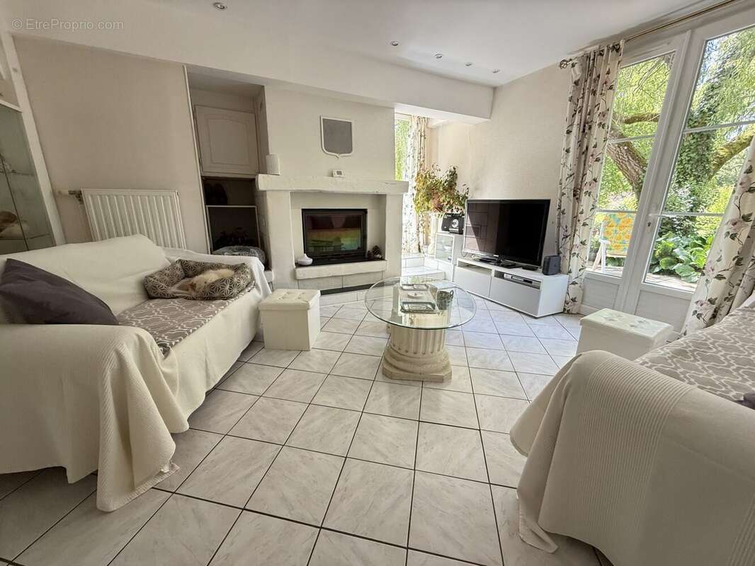 Maison à AZAY-LE-RIDEAU