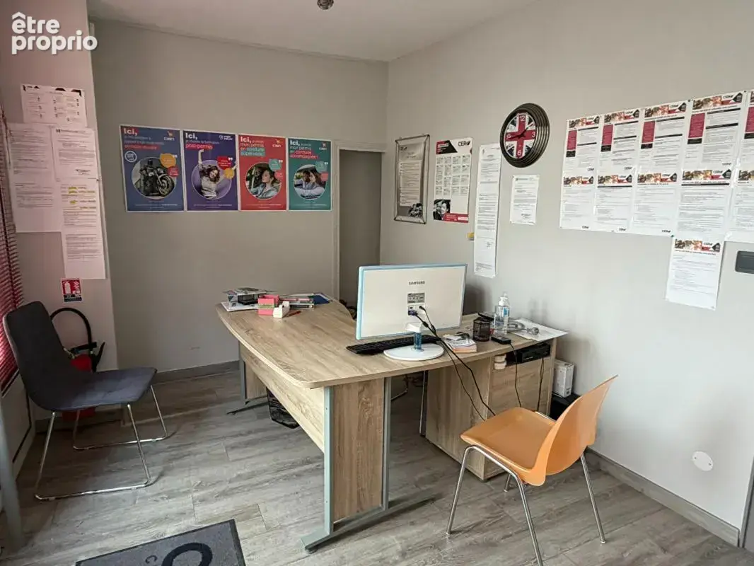 Immeuble avec local commercial et appartement de 3 pièces indépendant - photo 3