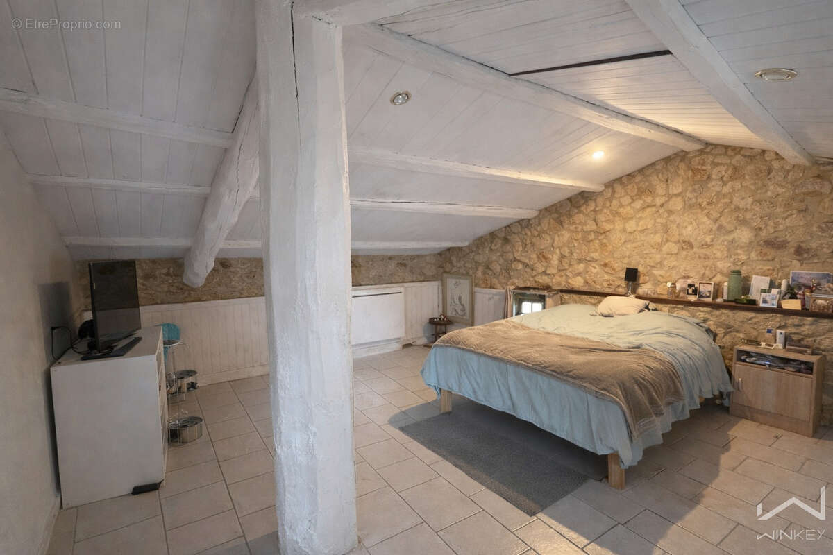 Maison à SAINT-MONTAN