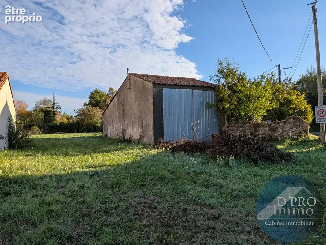 SAINT-FIACRE-SUR-MAINE ? Terrain de 590 m² avec hangar en pierre, secteur de la Métairie - photo 1