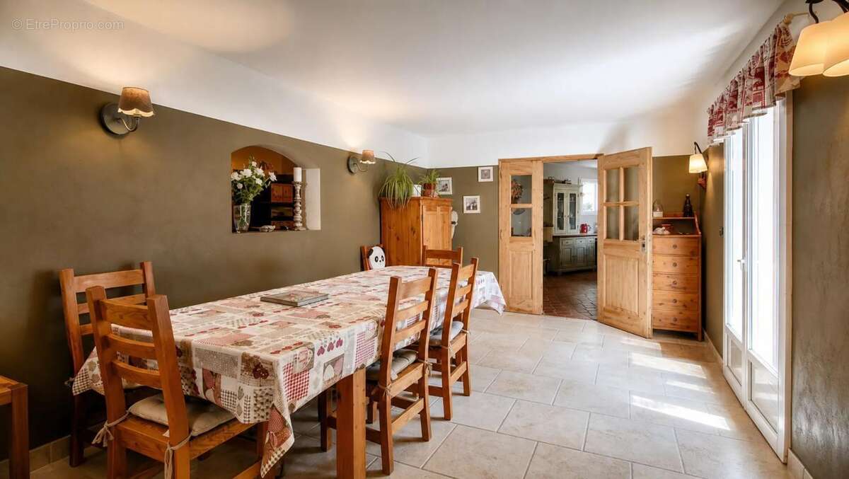Belle villa spacieuse avec grand terrain et logement independant - photo 5