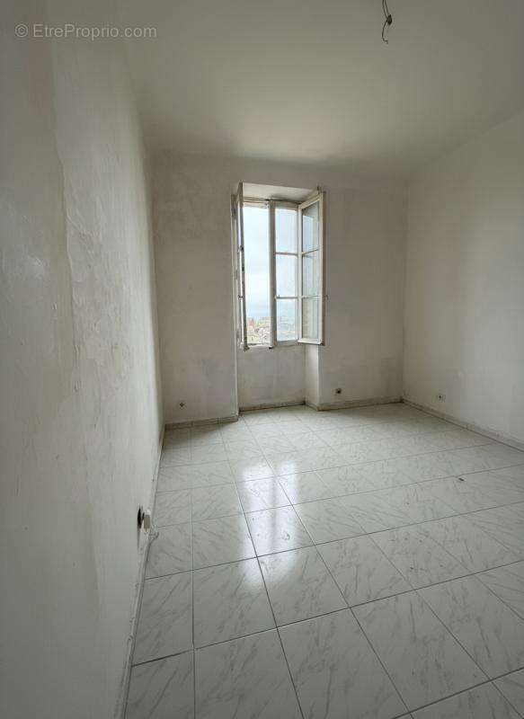 Appartement à MARSEILLE-3E