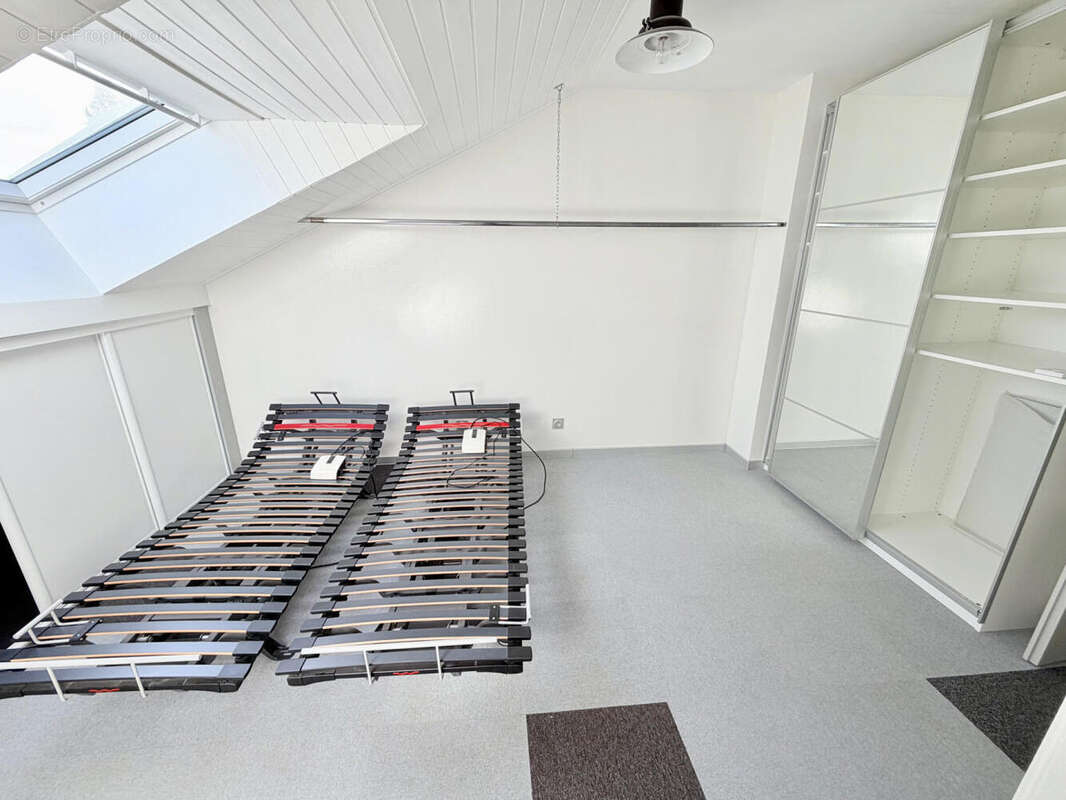 St Julien-en-Genevois RARE Appartement T2 bis en dernier étage de plus de 72 m² utiles... - photo 11